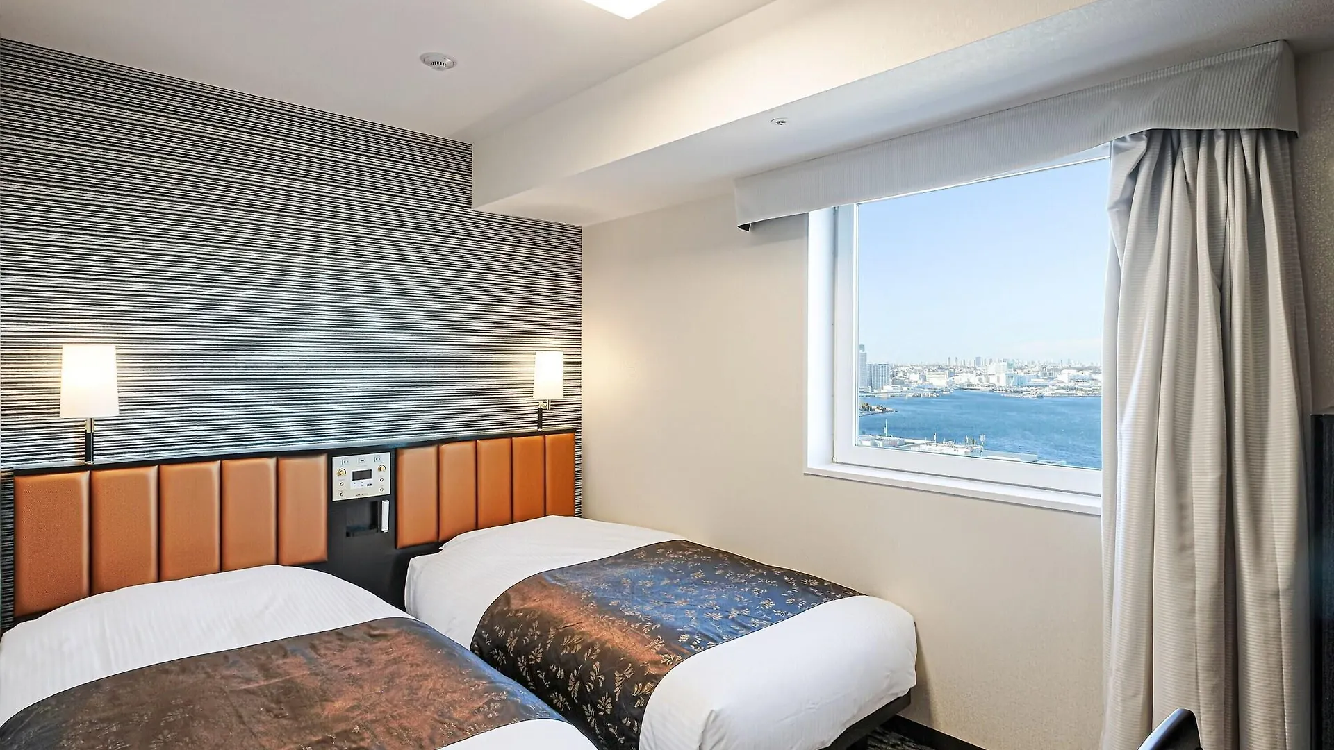 Apa Hotel & Resort Yokohama Bay Tower  Jokohama